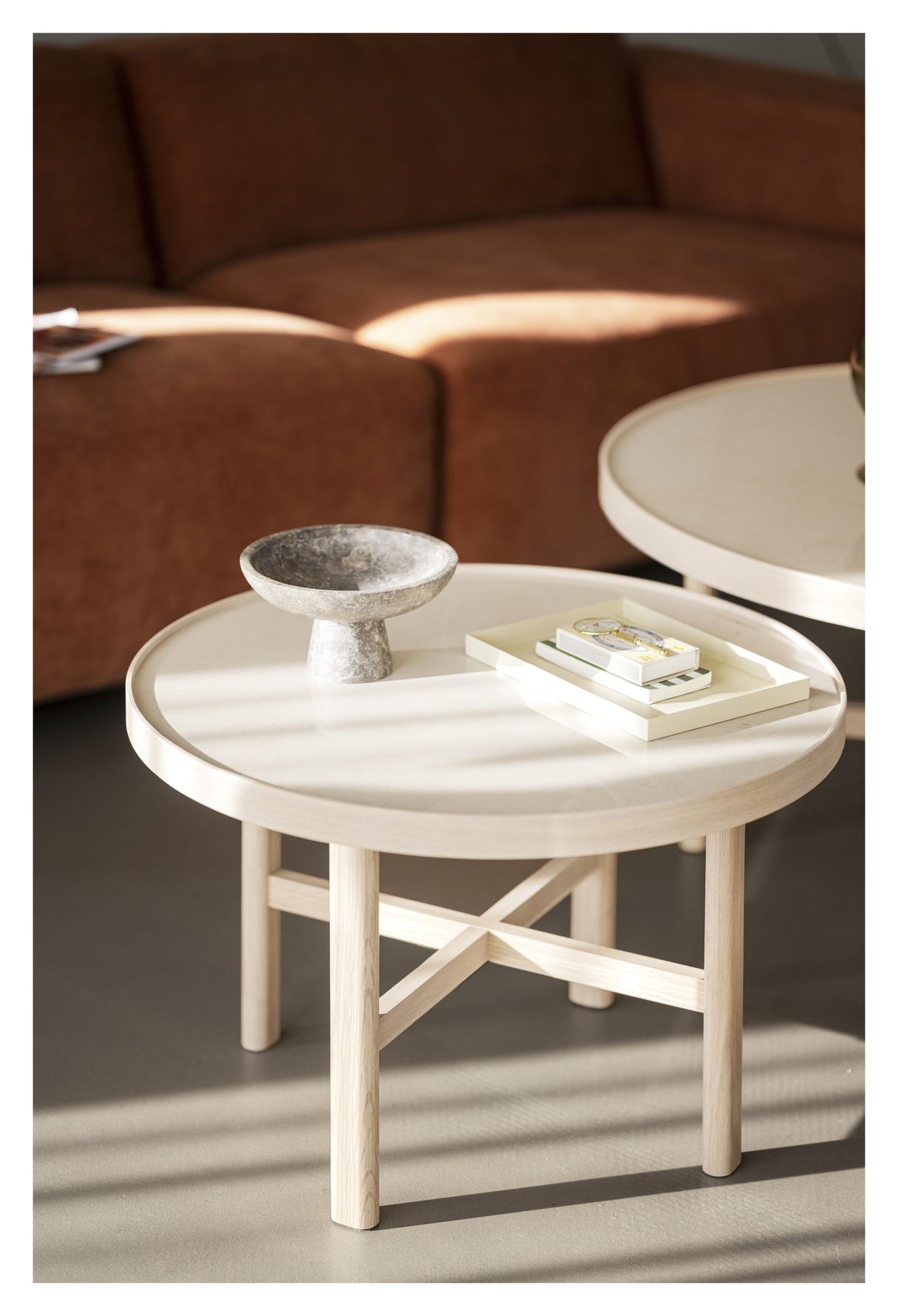 Marsden, sofabord Ø60 - beige keramik/lys eg - Unoliving.com