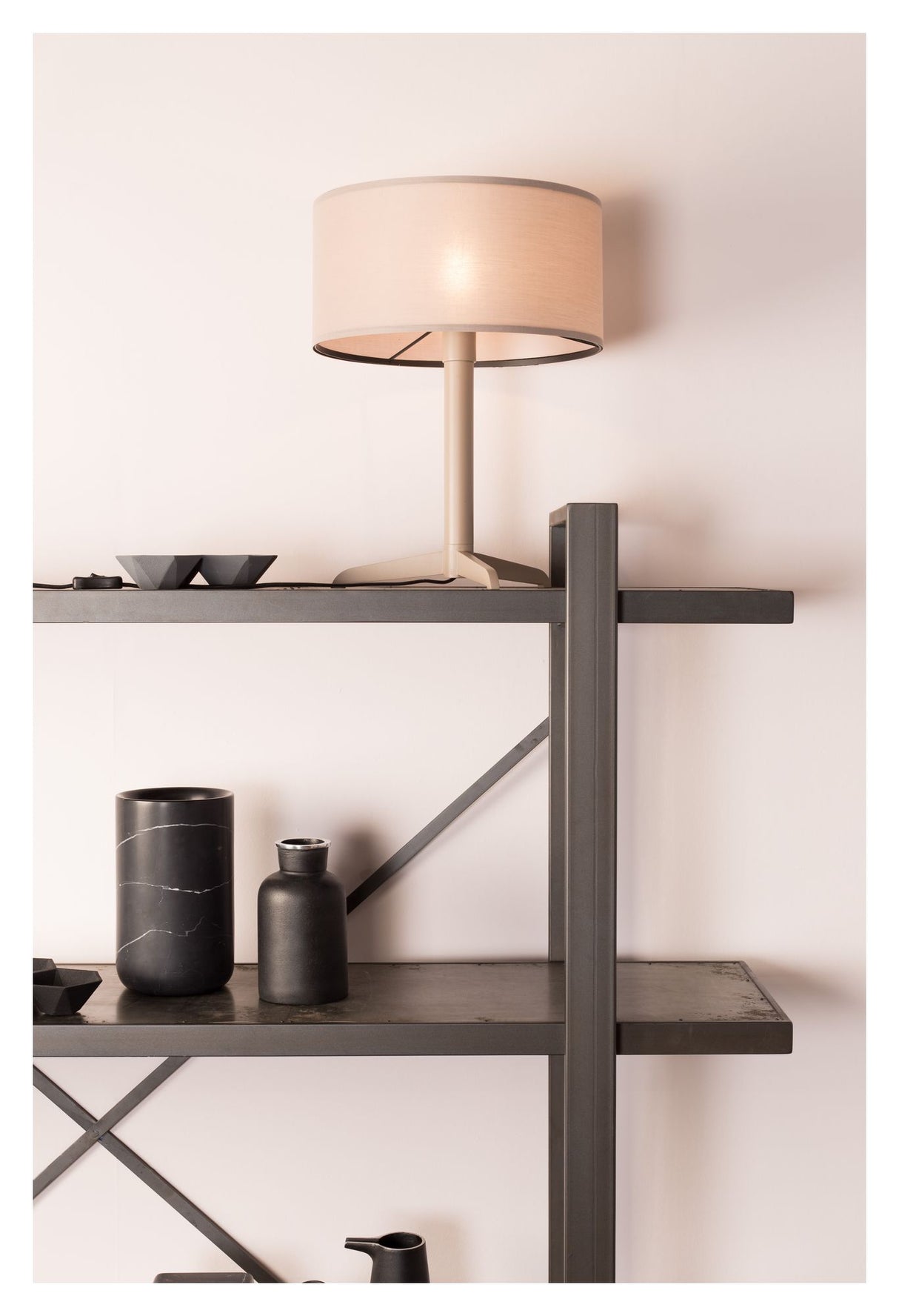 Zuiver Shelby Bordlampe Ø36 - Grå - Unoliving.com