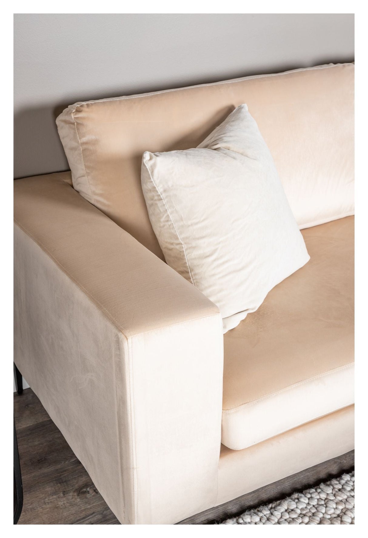 Bolero 3 - pers. Sofa, Beige Velour m. sorte ben - UNOLIVING.COM