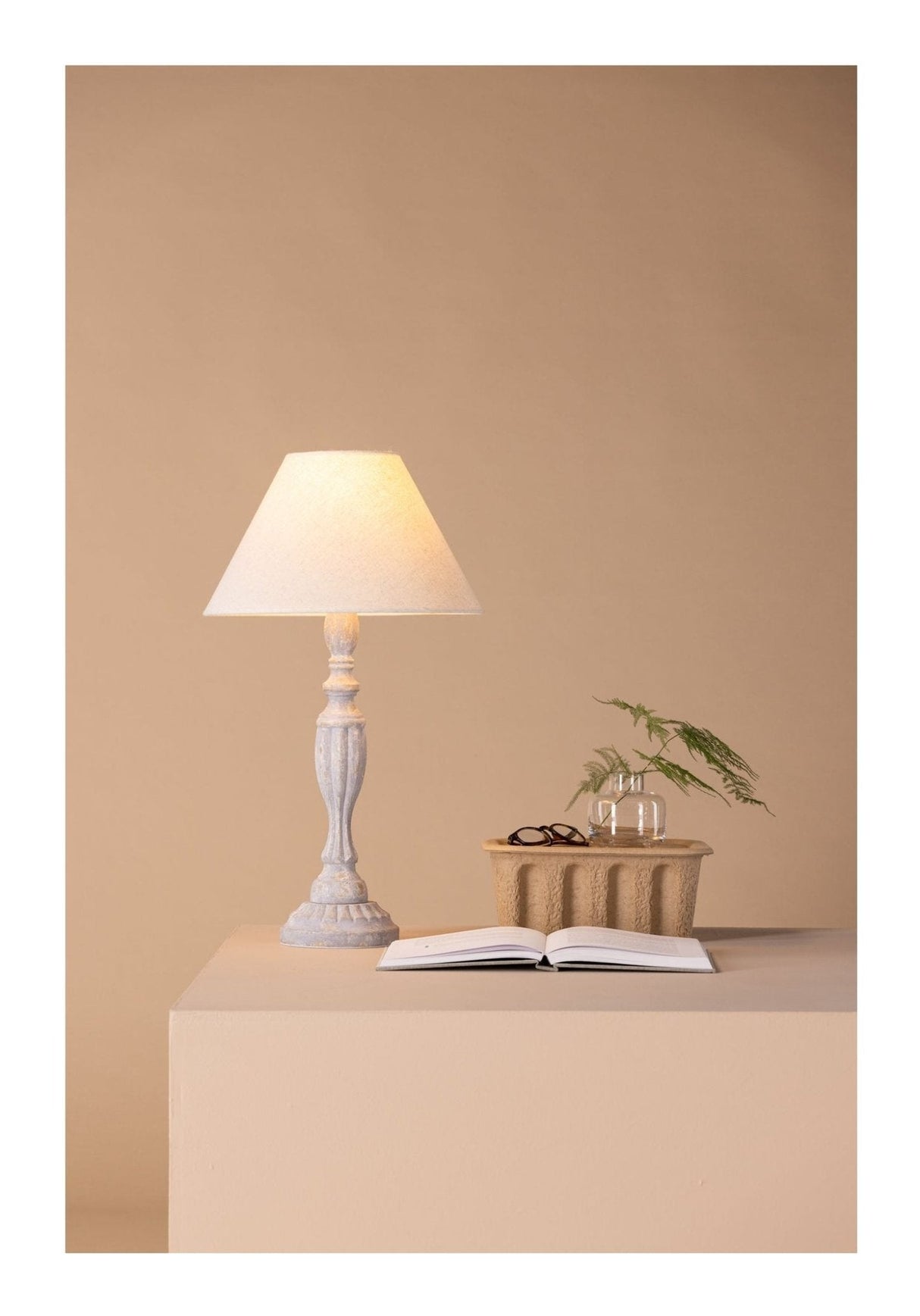 Caen Bordlampe, Træ, Beige - UNOLIVING.COM