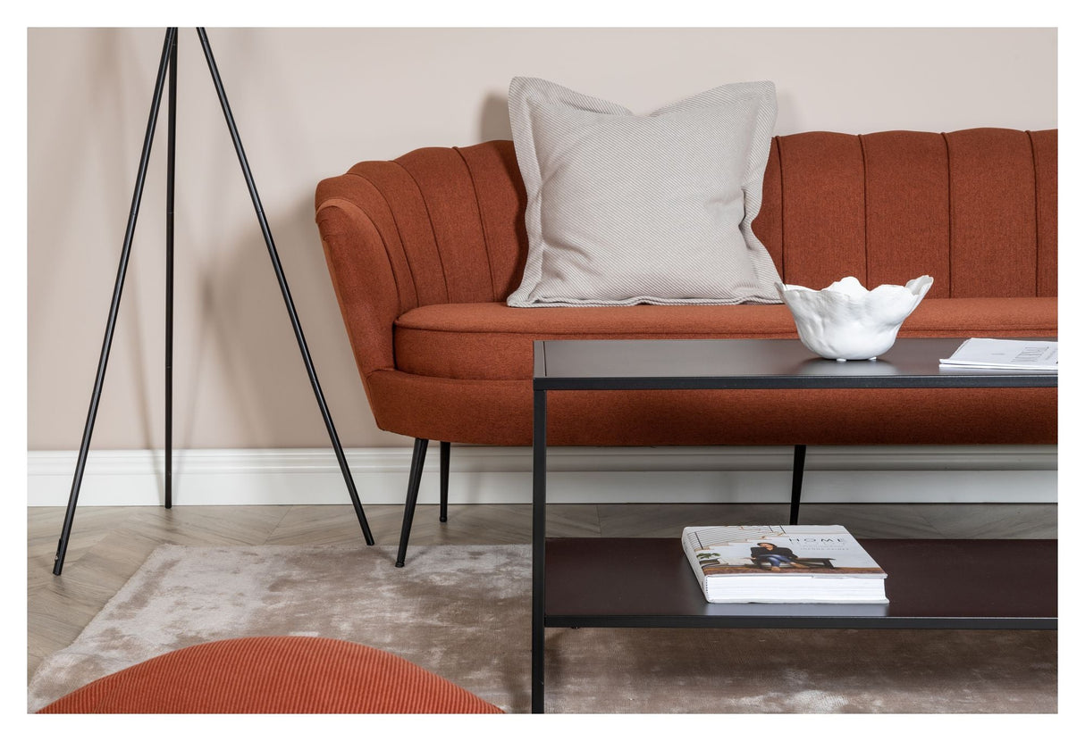 Calais 3 - pers. Sofa, Rusty Orange Stof m. sorte ben - UNOLIVING.COM