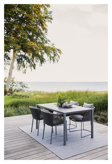 Cane - line Dot tæppe, 240x170 - UNOLIVING.COM