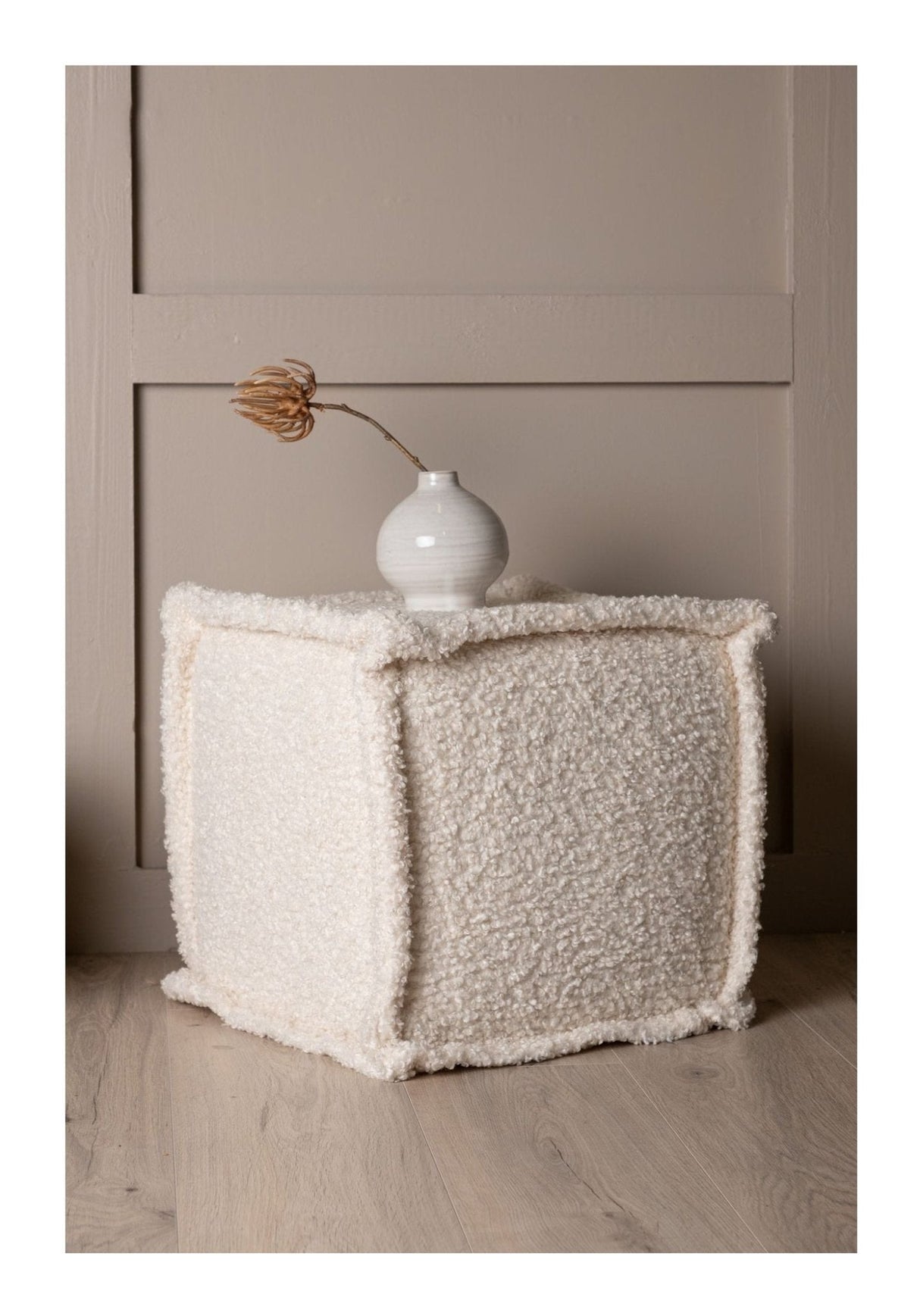 Castine Puf, Teddy, Hvid bouclé - UNOLIVING.COM