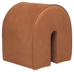 Curved Puf, Cognac læder - UNOLIVING.COM