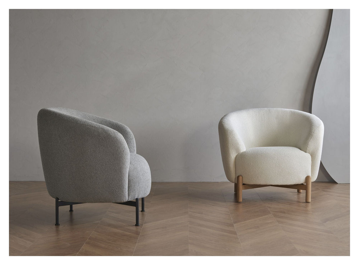 Gran Lænestol, Offwhite Bouclé, mat sort metalben - Unoliving.com