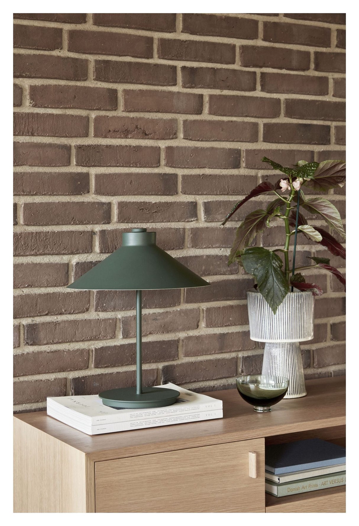 Hübsch Shape Bordlampe, metal, mørkegrøn - Unoliving.com