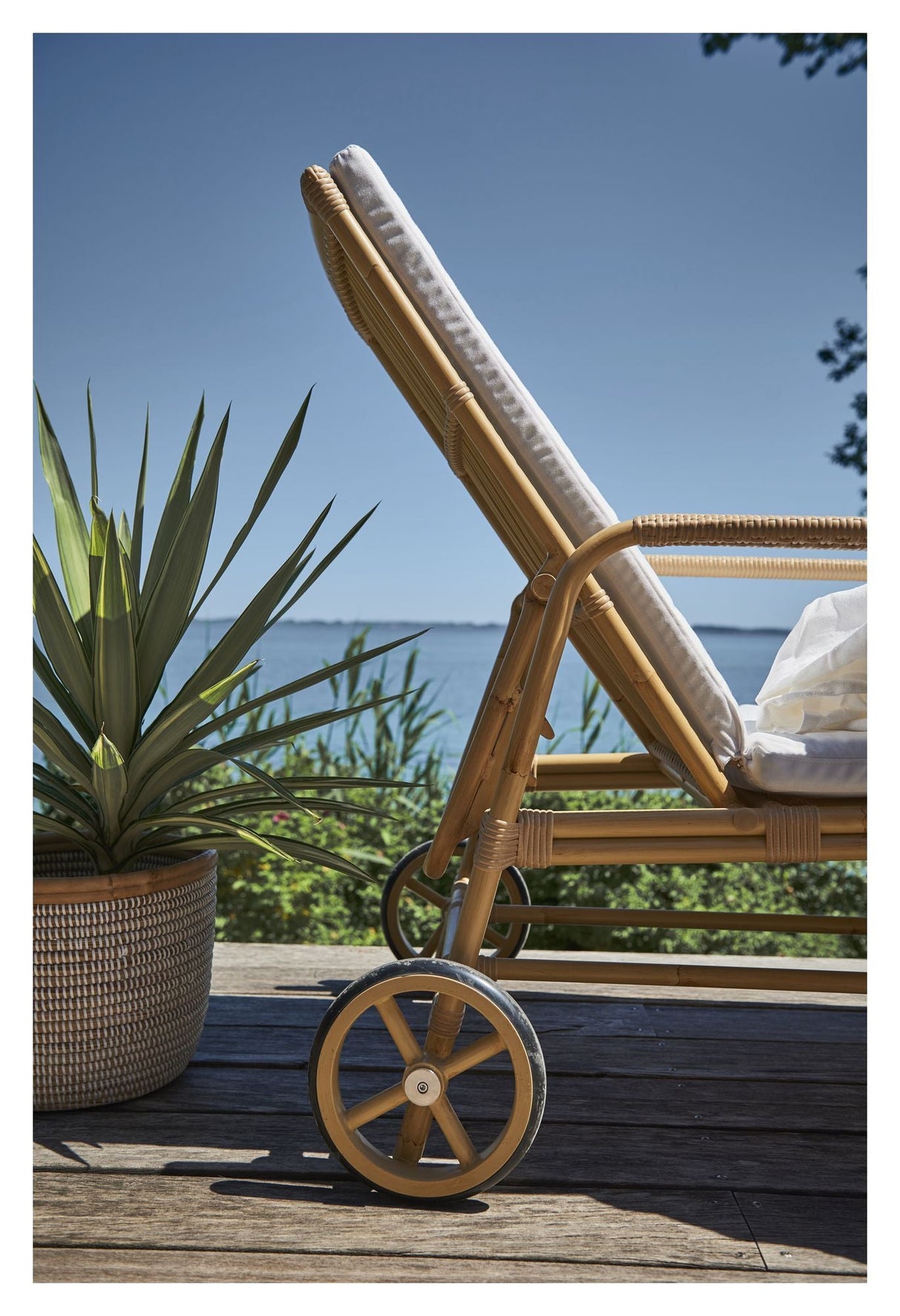 Josephine Exterior Solvogn, Alu-Rattan - Unoliving.com