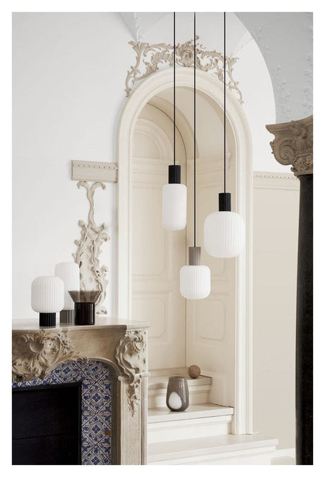 Lolly Bordlampe Sort/Opal Hvid, Ø20 - Unoliving.com