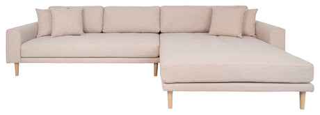 Lounge sofa m. Højrevendt chaiselong, Sand m. puder og natur træben - Unoliving.com