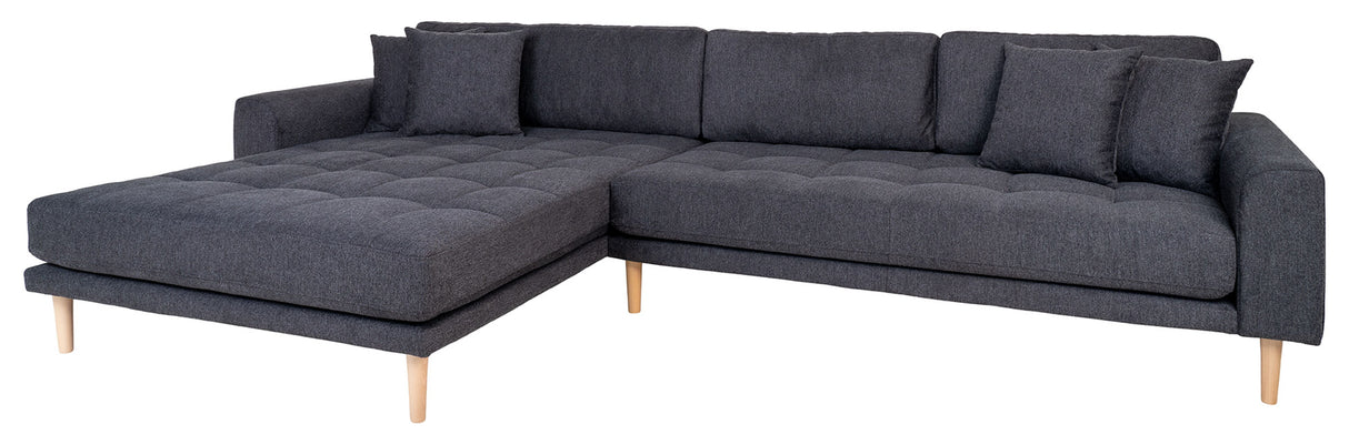 Lounge sofa m. venstrevendt chaiselong, Mørkegrå m. puder og natur træben - Unoliving.com