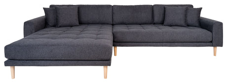 Lounge sofa m. venstrevendt chaiselong, Mørkegrå m. puder og natur træben - Unoliving.com