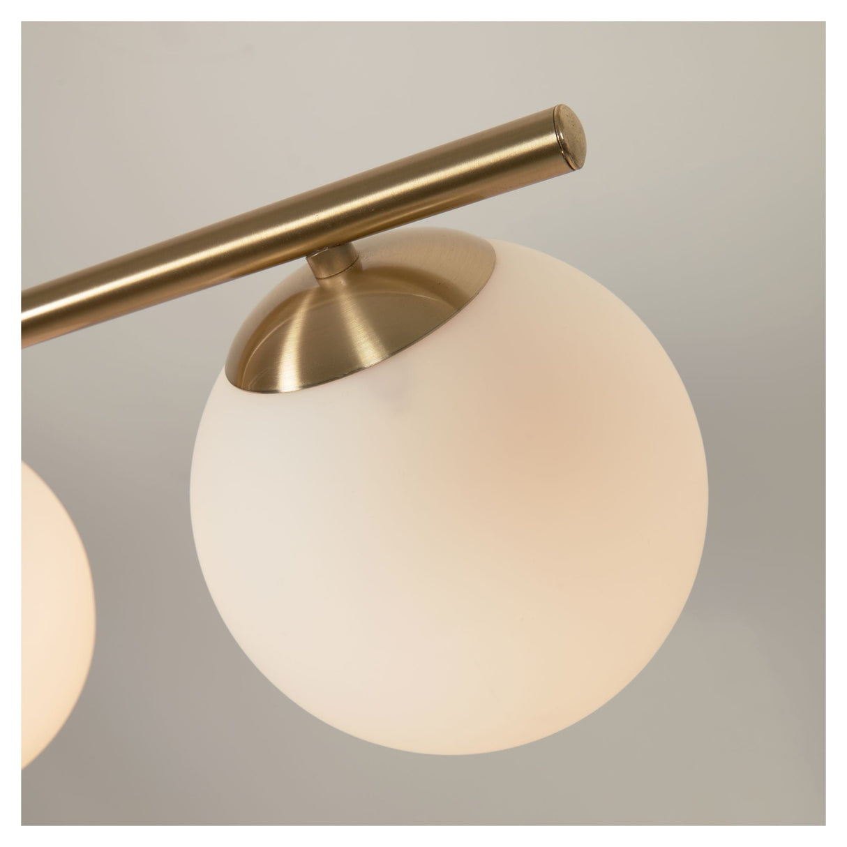 Mahala Loftlampe, Frostet glas/Messing finish - Unoliving.com