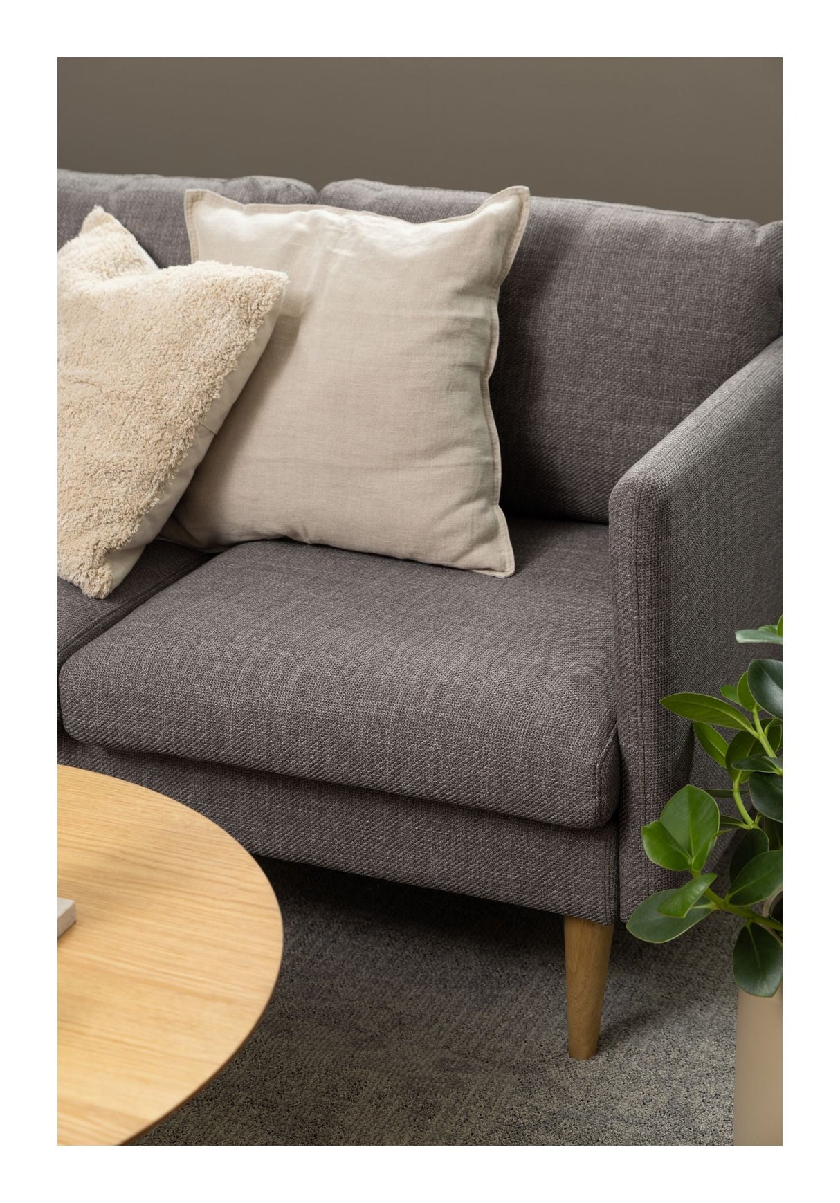 Milly 2-Pers. sofa m. chaiselong, Brun stof - Unoliving.com