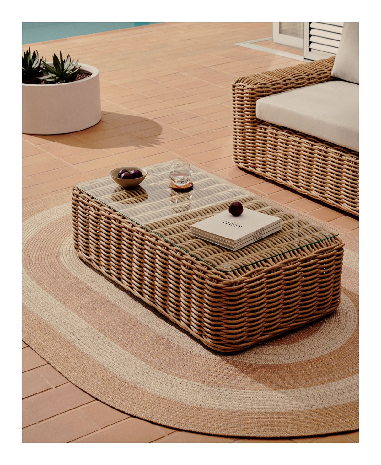 Portlligat Loungebord, Beige rattan, 110x60 - Unoliving.com