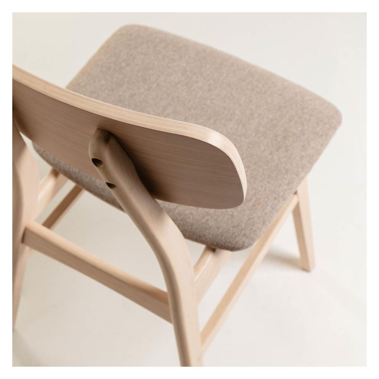 Selia Spisebordsstol, Lys Træ/Beige - Unoliving.com