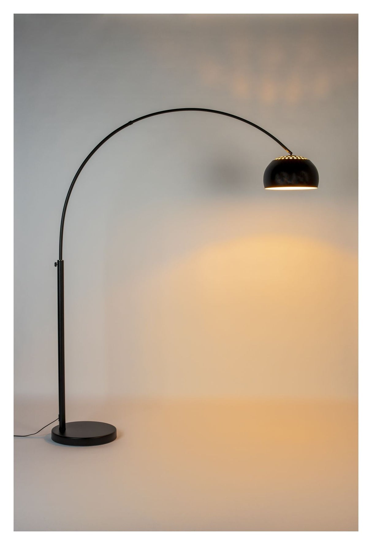 Zuiver Bow Gulvlampe, Sort metal - Unoliving.com