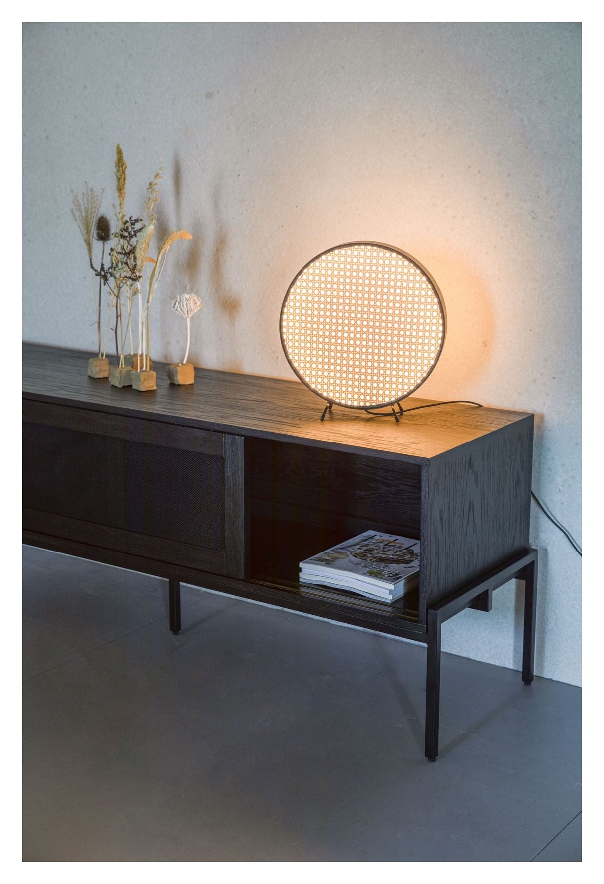 Zuiver Sien Bordlampe - Sort/Rattan, Ø34 - Unoliving.com