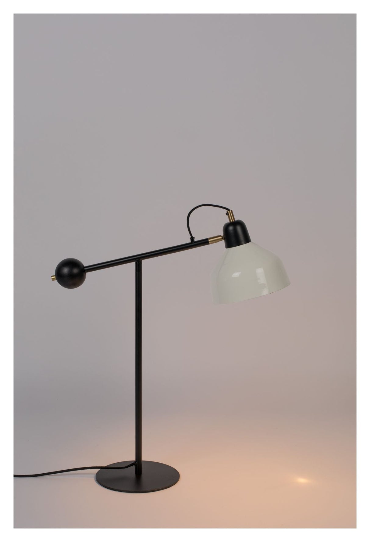 Zuiver Skala Skrivebordslampe - Hvid/Sort - Unoliving.com