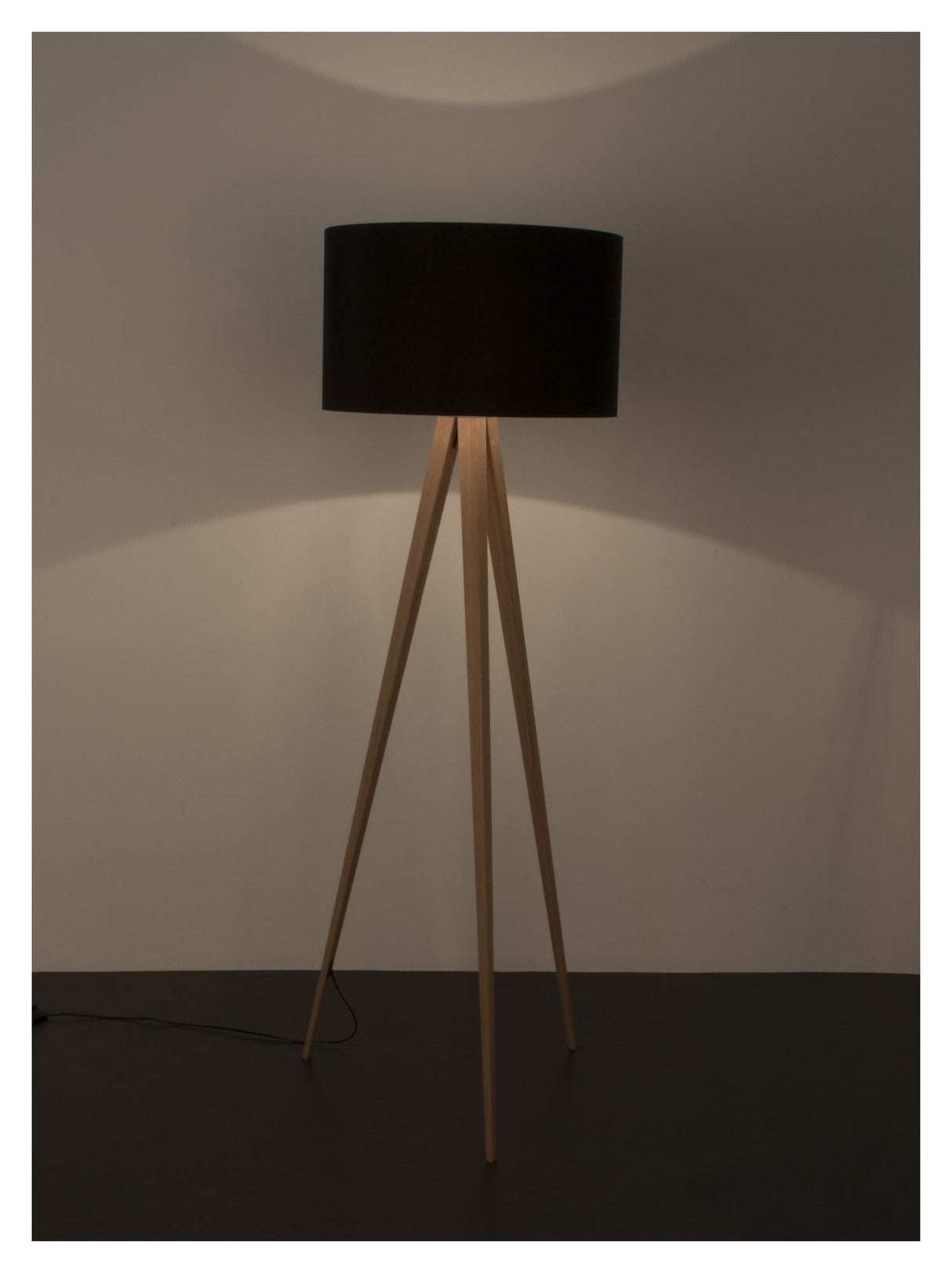 Zuiver Tripod Wood Gulvlampe - Sort - Unoliving.com