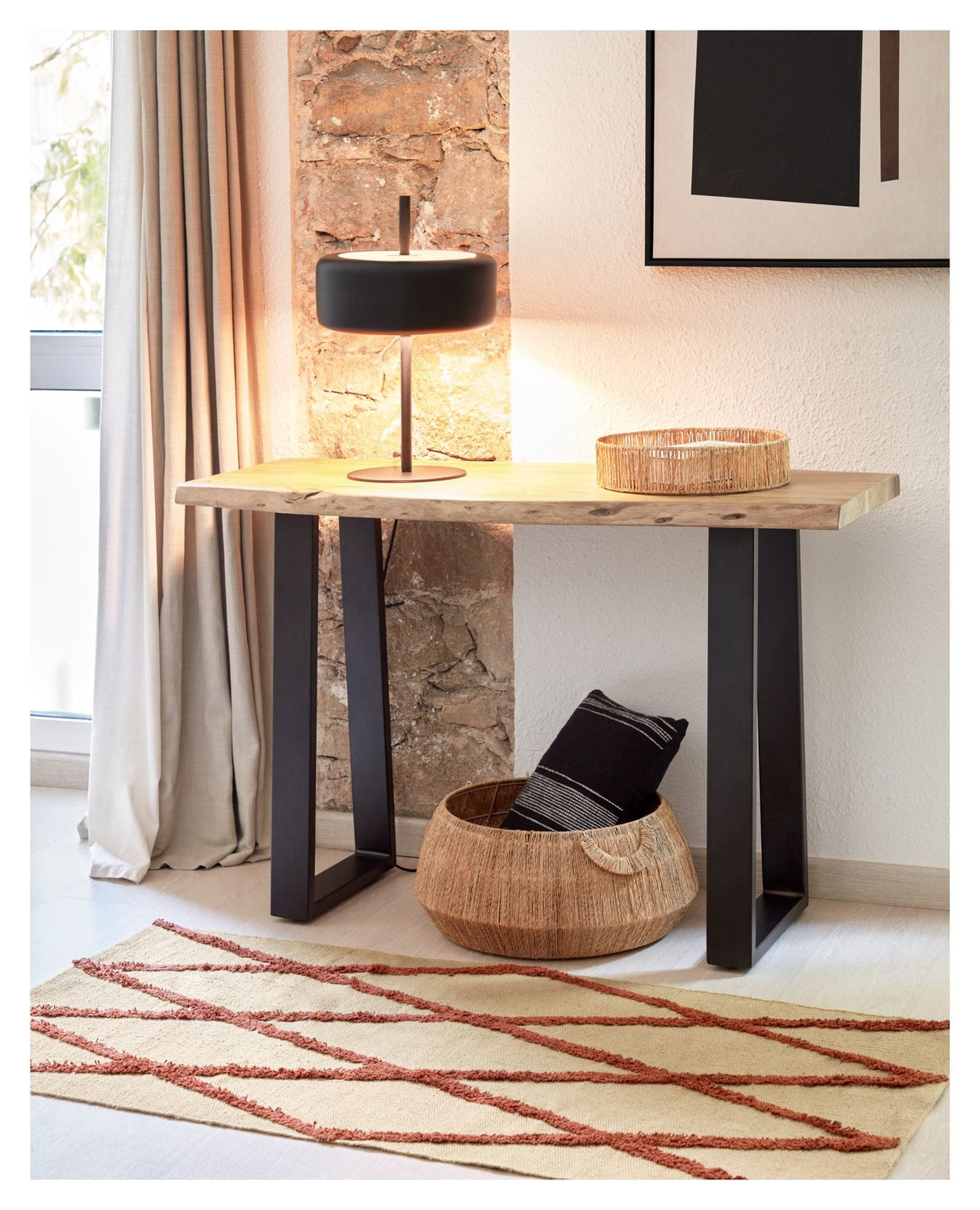 Alaia Konsolbord, Massiv acacie/Sort metalstel - UNOLIVING.COM