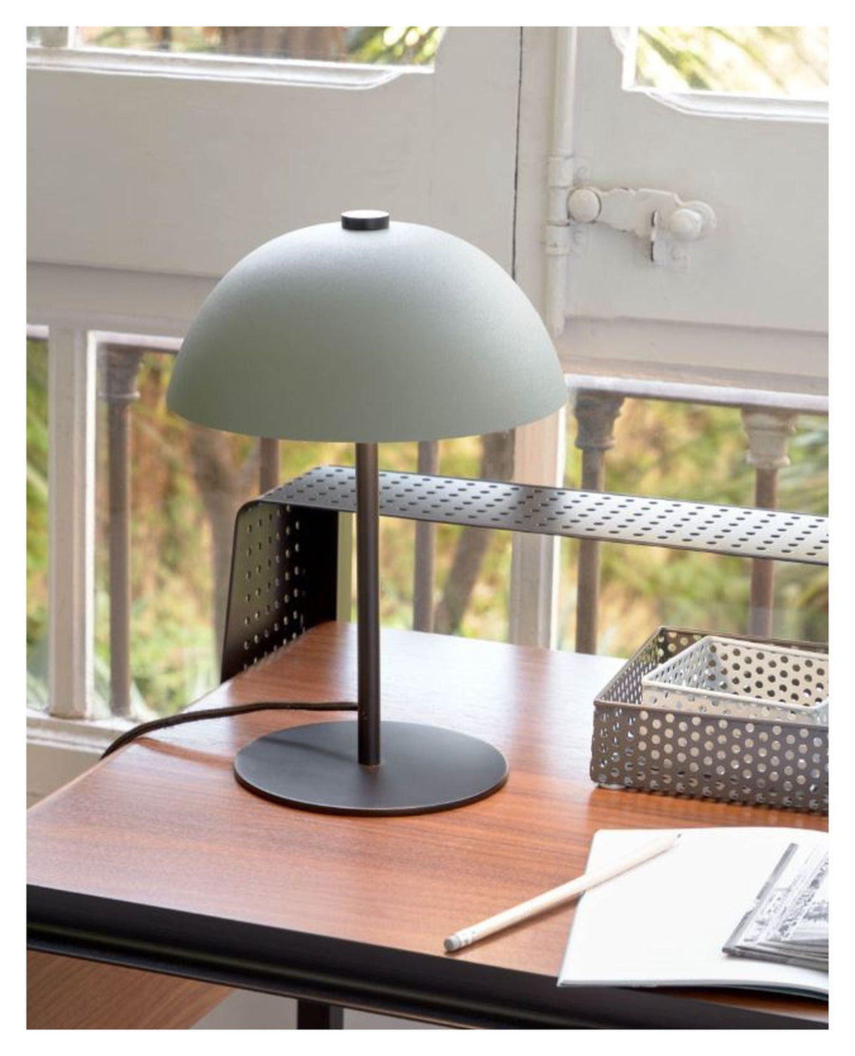 Aleyla Bordlampe m. grøn finish, Metal - UNOLIVING.COM