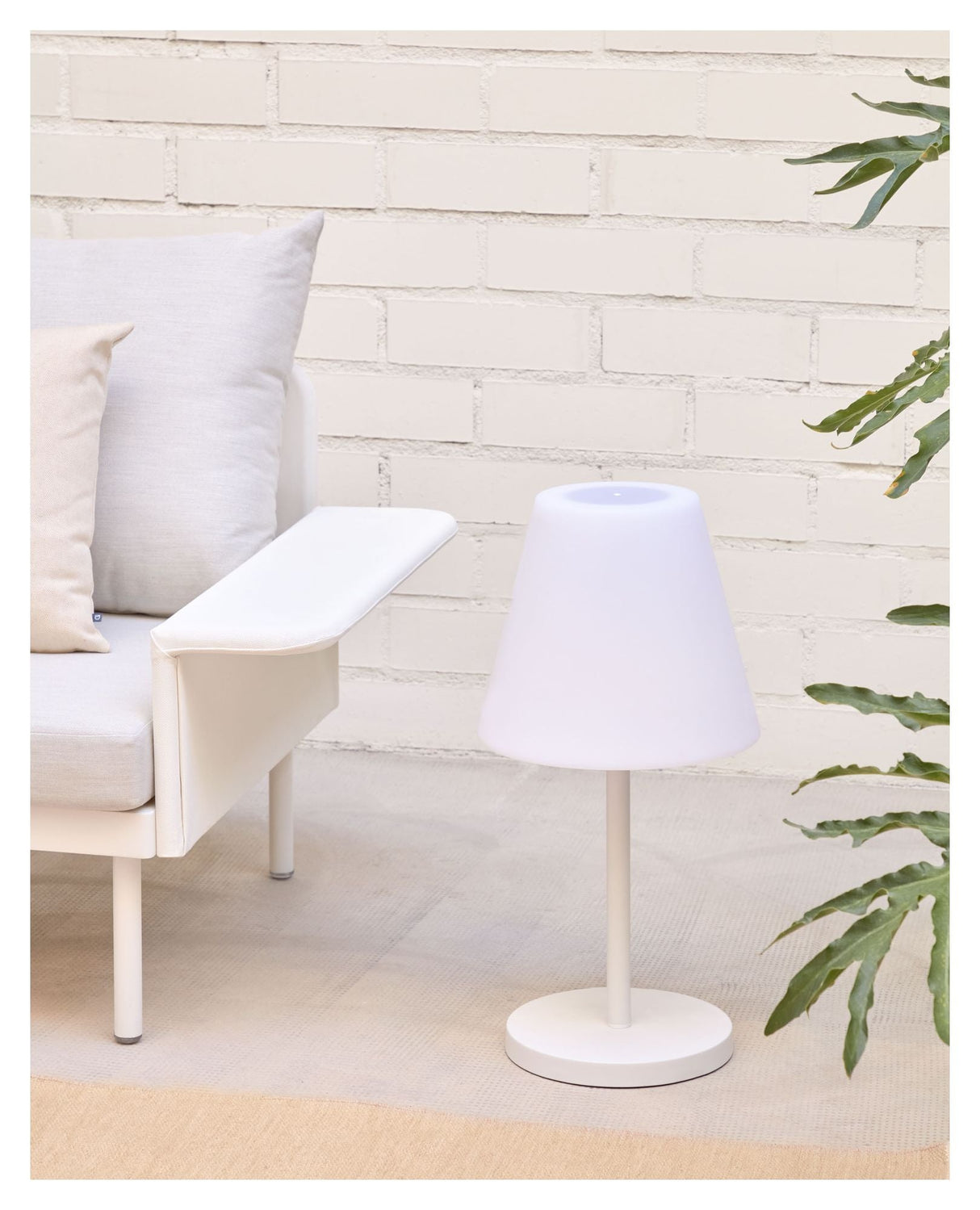 Amaray Udendørs Bordlampe, Stål/Hvid finish - UNOLIVING.COM