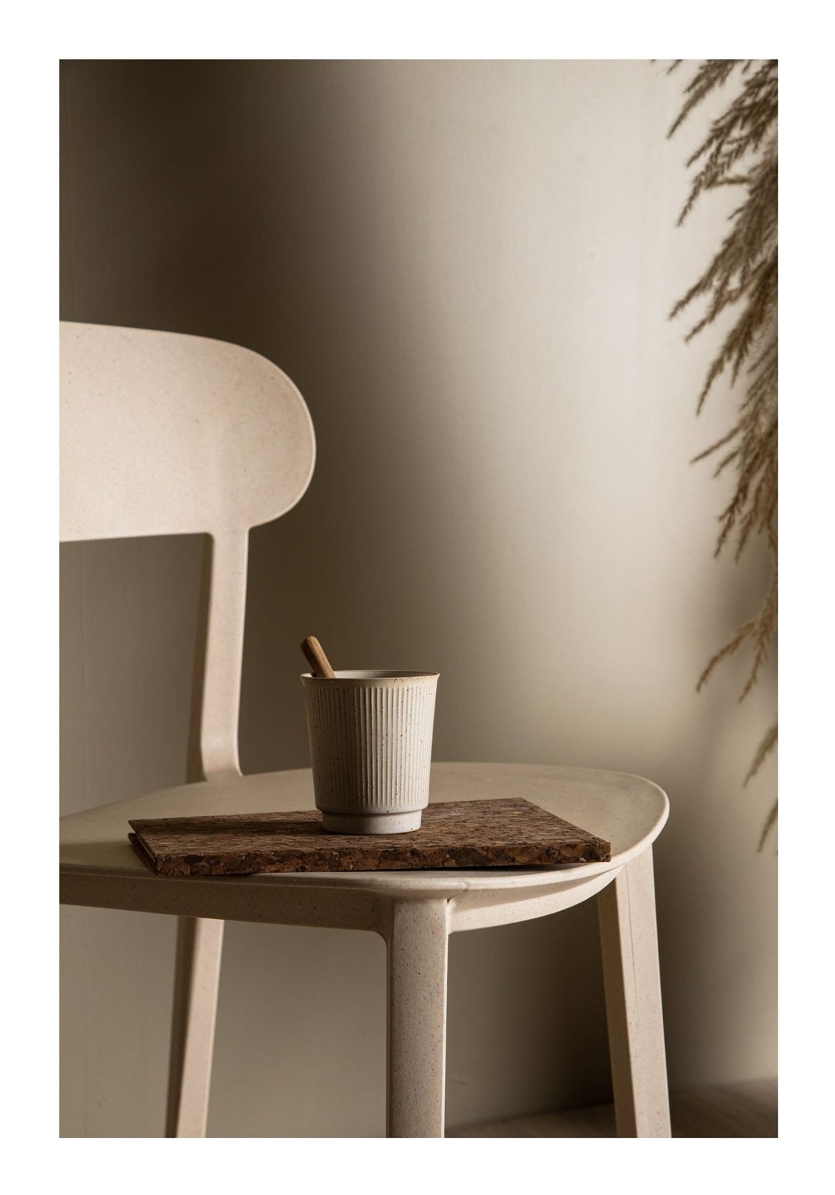 Åstol Spisebordsstol, Plastik, Beige - UNOLIVING.COM