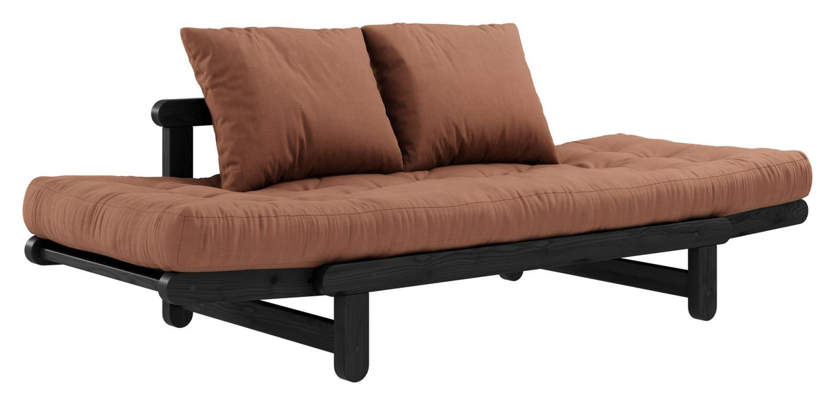 Beat Sovesofa, Sort lakeret, Fyrretræ/Brun - UNOLIVING.COM