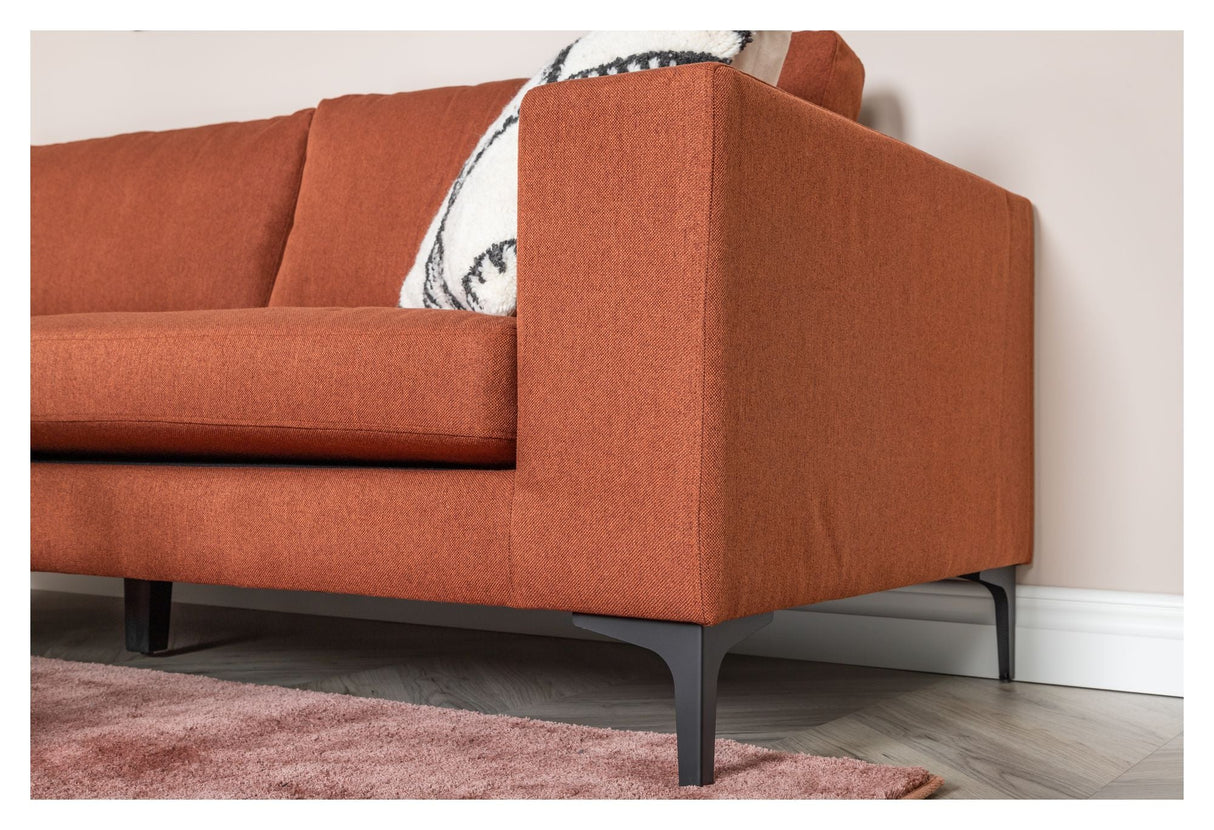 Bolero 3 - pers. Sofa, Rusty Orange Stof m. sorte ben - UNOLIVING.COM