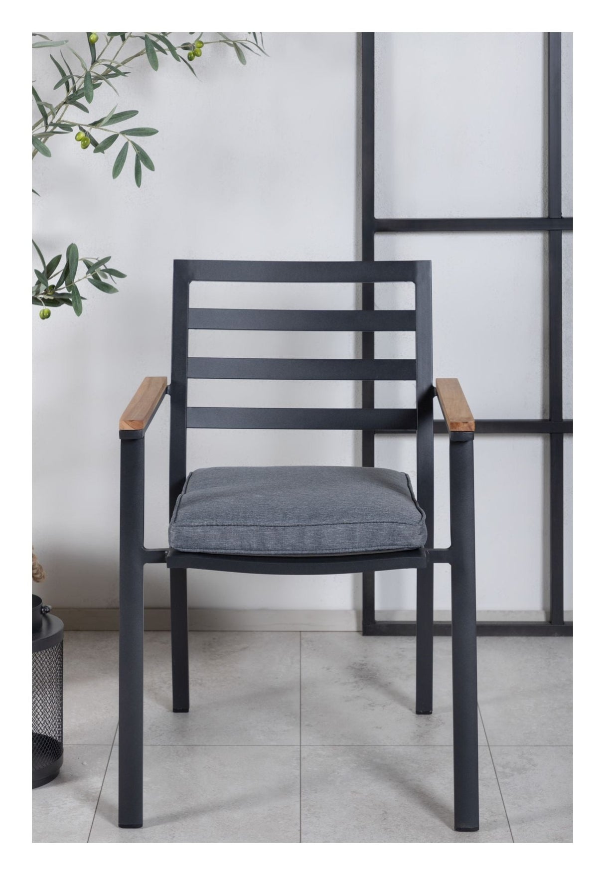 Brasilia Havestol m. Teak armlæn - Sort - UNOLIVING.COM