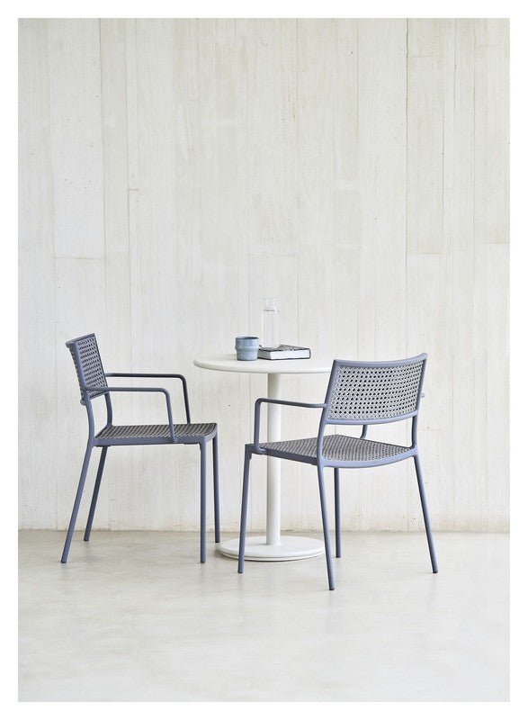 Cane - line Less Havestol m/arm, Lysegrå, aluminium - UNOLIVING.COM