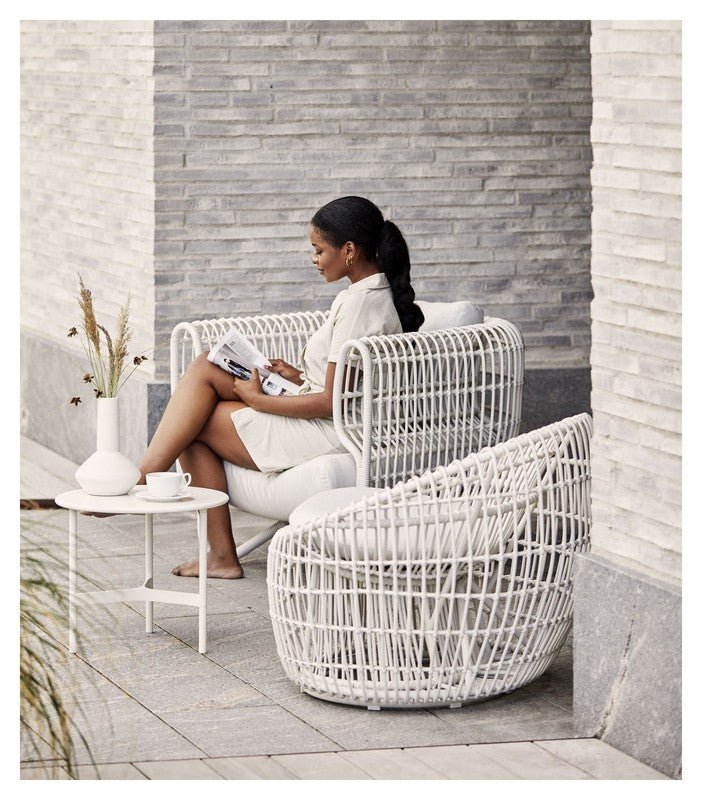 Cane - line OUTDOOR Nest loungestol, Hvid - UNOLIVING.COM