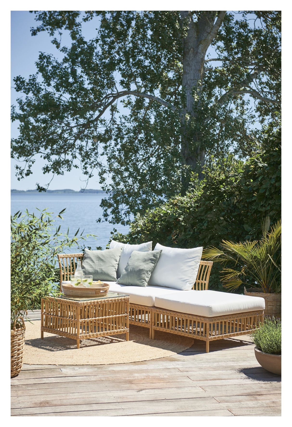 Caroline Exterior Sidebord, Alu - Rattan - UNOLIVING.COM