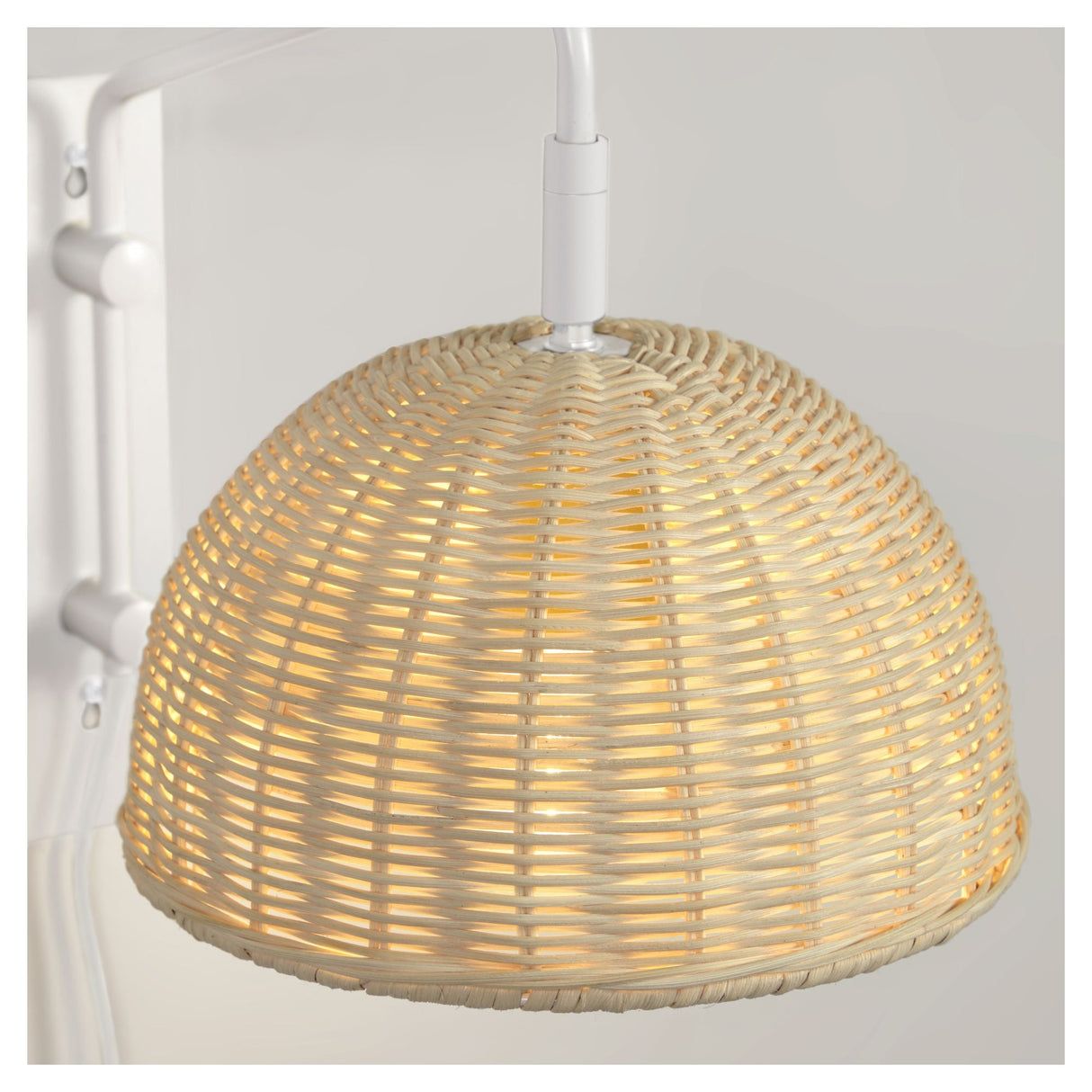 Damila Væglampe, Hvid metal/Rattan - UNOLIVING.COM