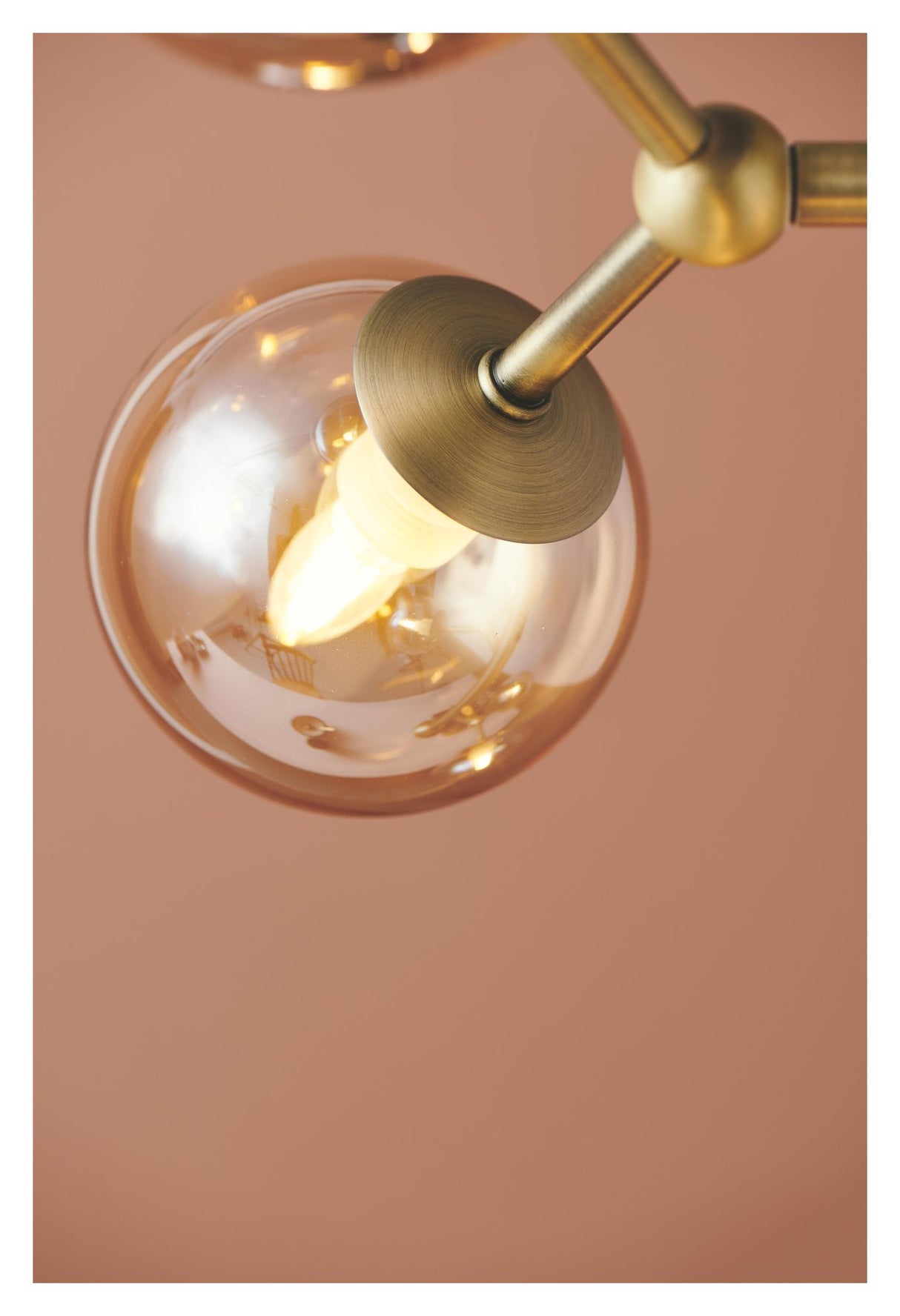 Halo Design ATOM Bordlampe, Antik messing, Amber - Unoliving.com