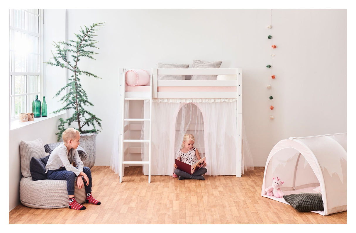 Hoppekids rund pude med flæser, rosa, Winter Wonderland - Unoliving.com