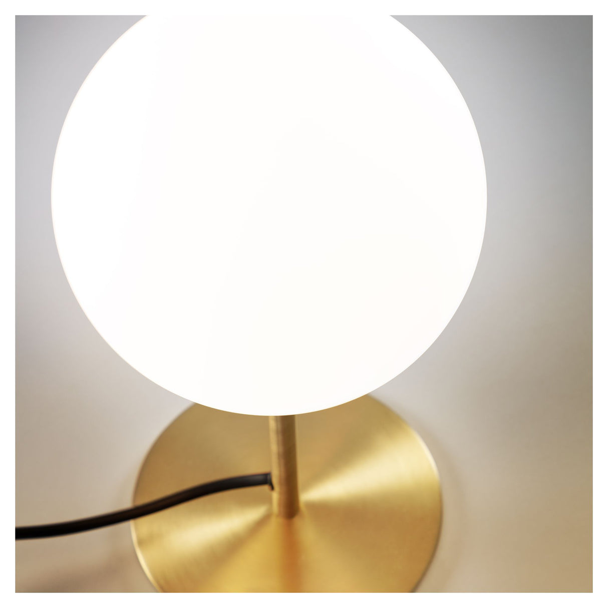 Mahala Bordlampe Hvid/Gylden - Unoliving.com