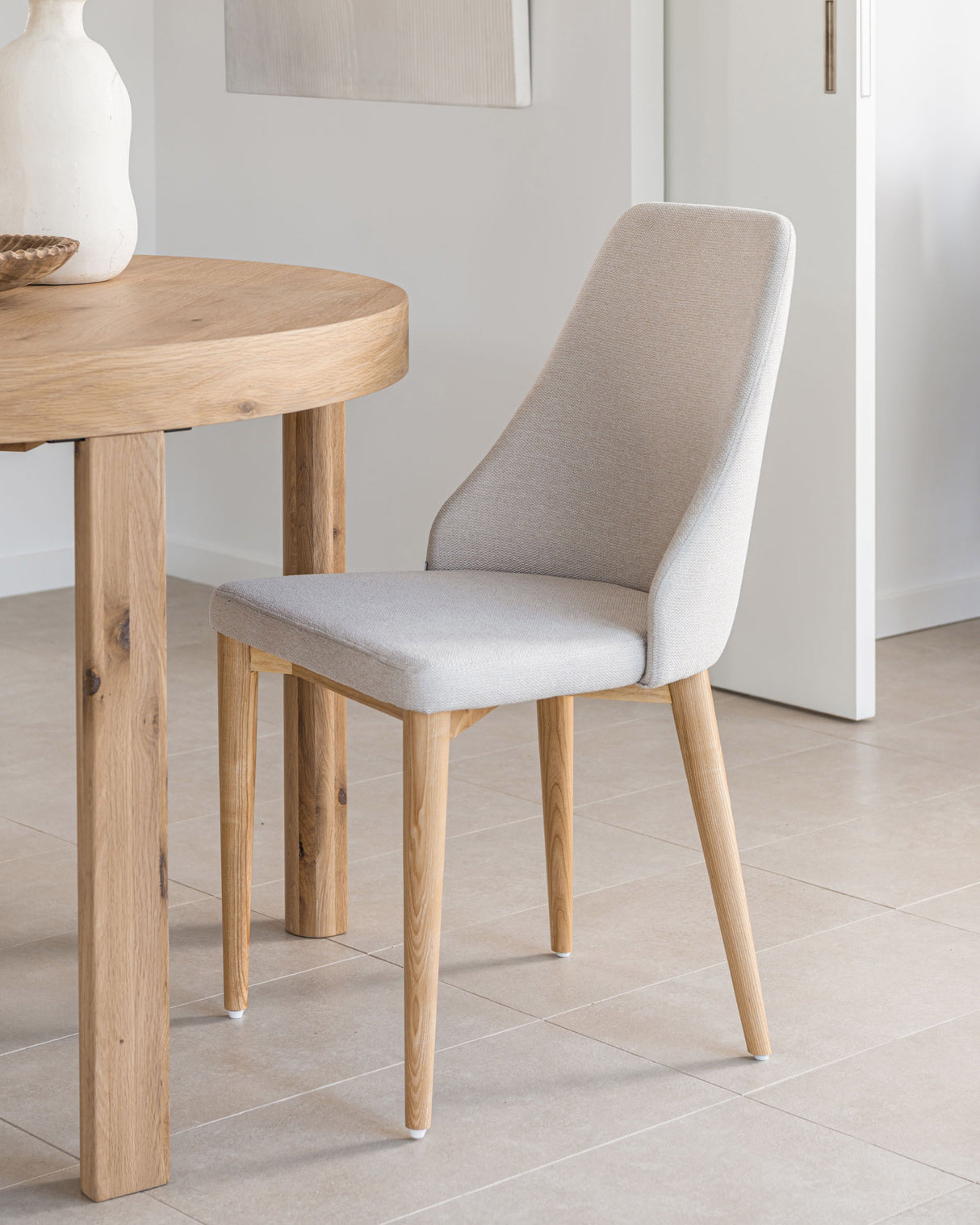 Rosie Spisebordsstol m. polstret sæde, Beige stof - Unoliving.com