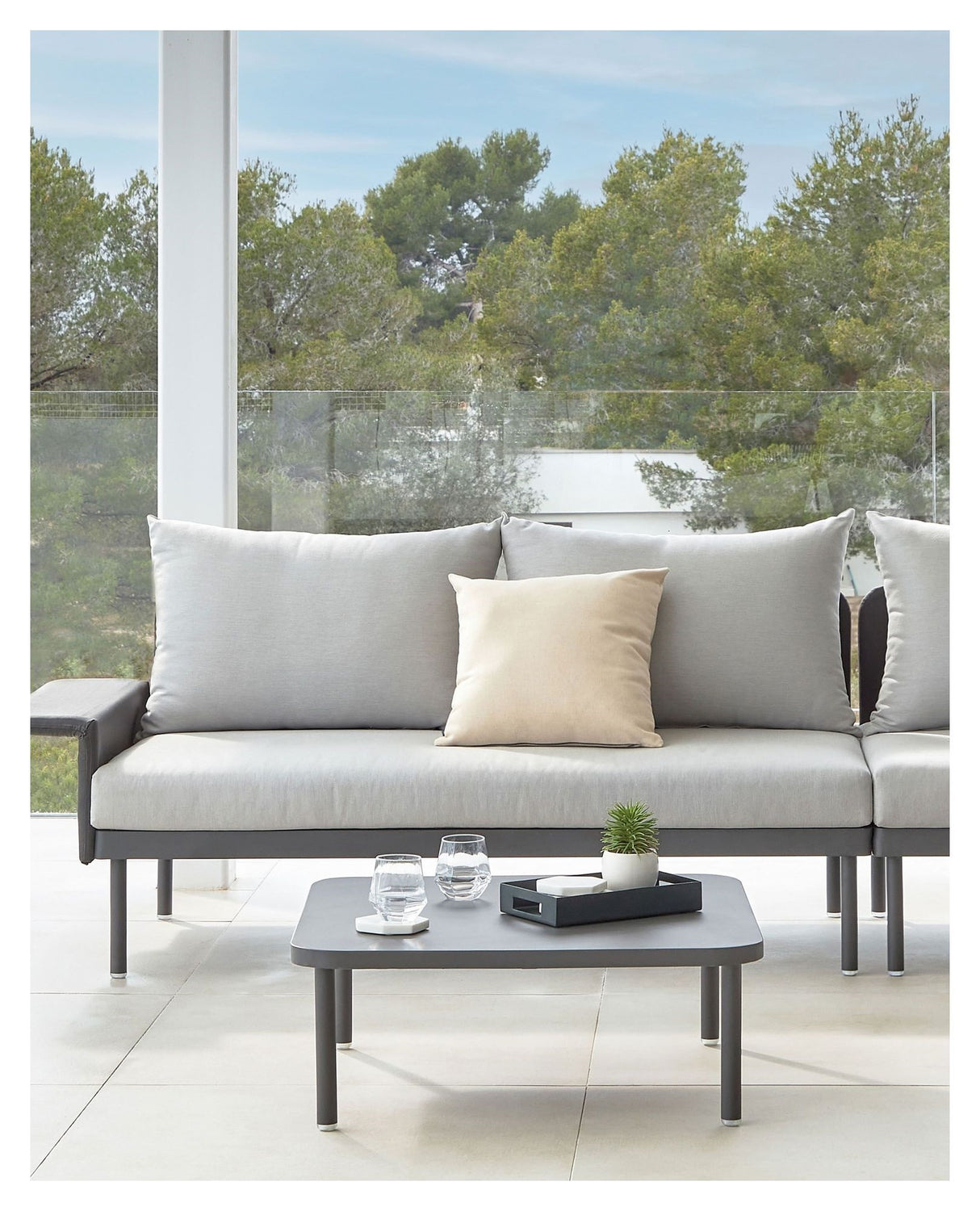 Zaltana Lounge Hjørnesofa m. bord, Mat Sort aluminium - Unoliving.com