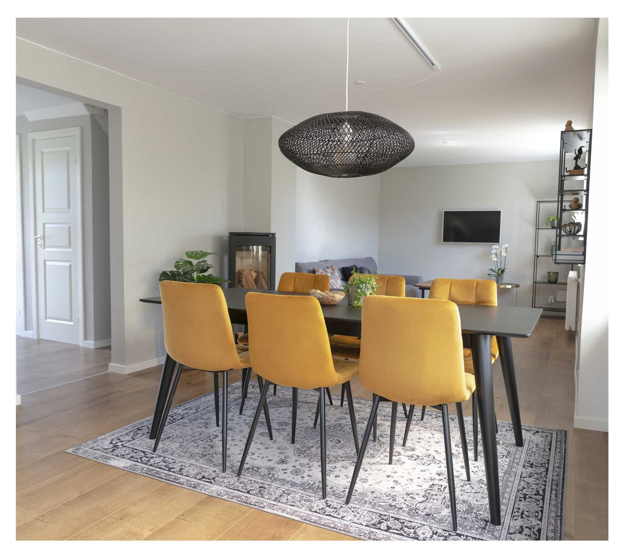 Middelfart Spisebordsstol, sennepsgul velour med sorte ben - Unoliving.com