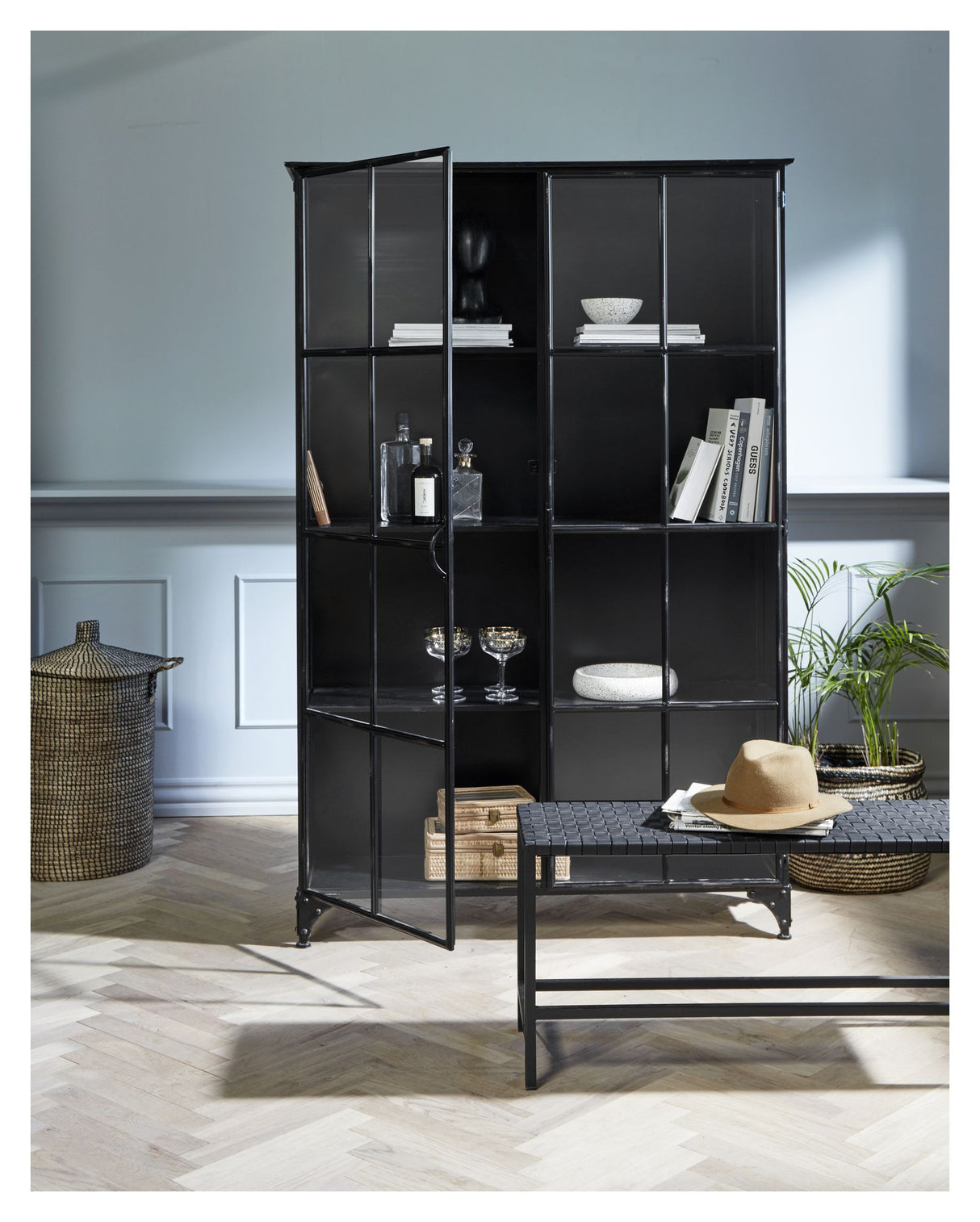 Nordal - Downtown Vitrine - Sort - Unoliving.com