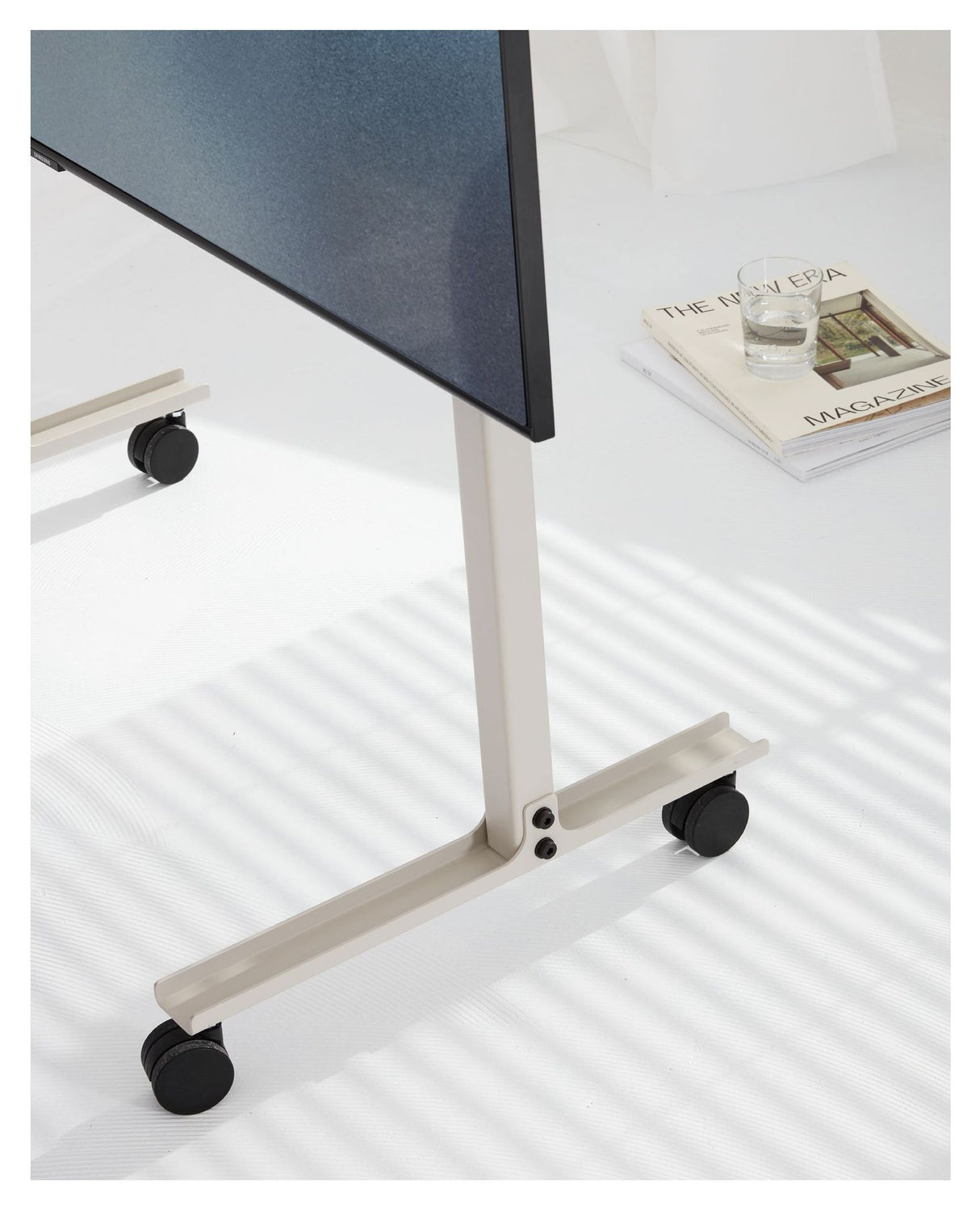 Straight Rollin'  TV-Stander til 40-70" m. hjul, Mushroom