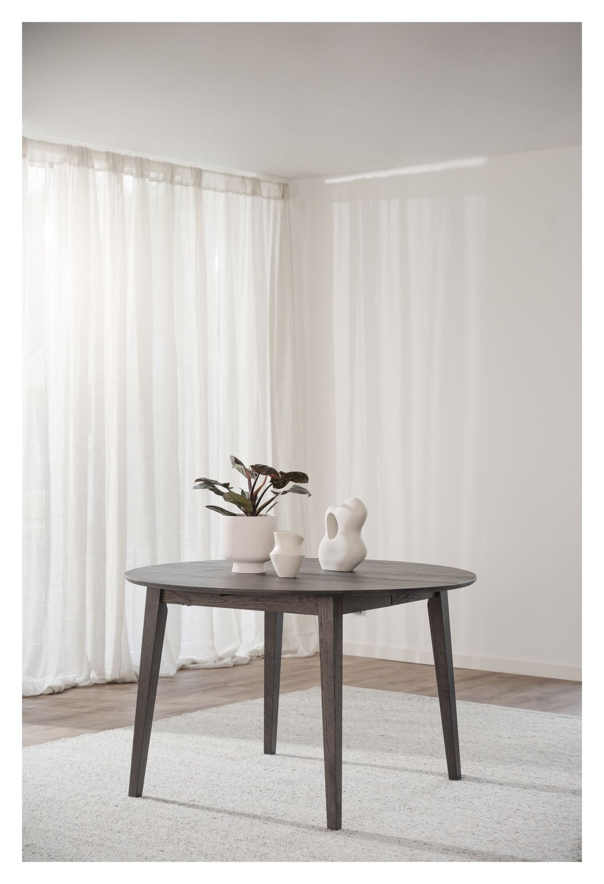 Filippa Spisebord 120/165 cm - Mørkebrun eg - Unoliving.com