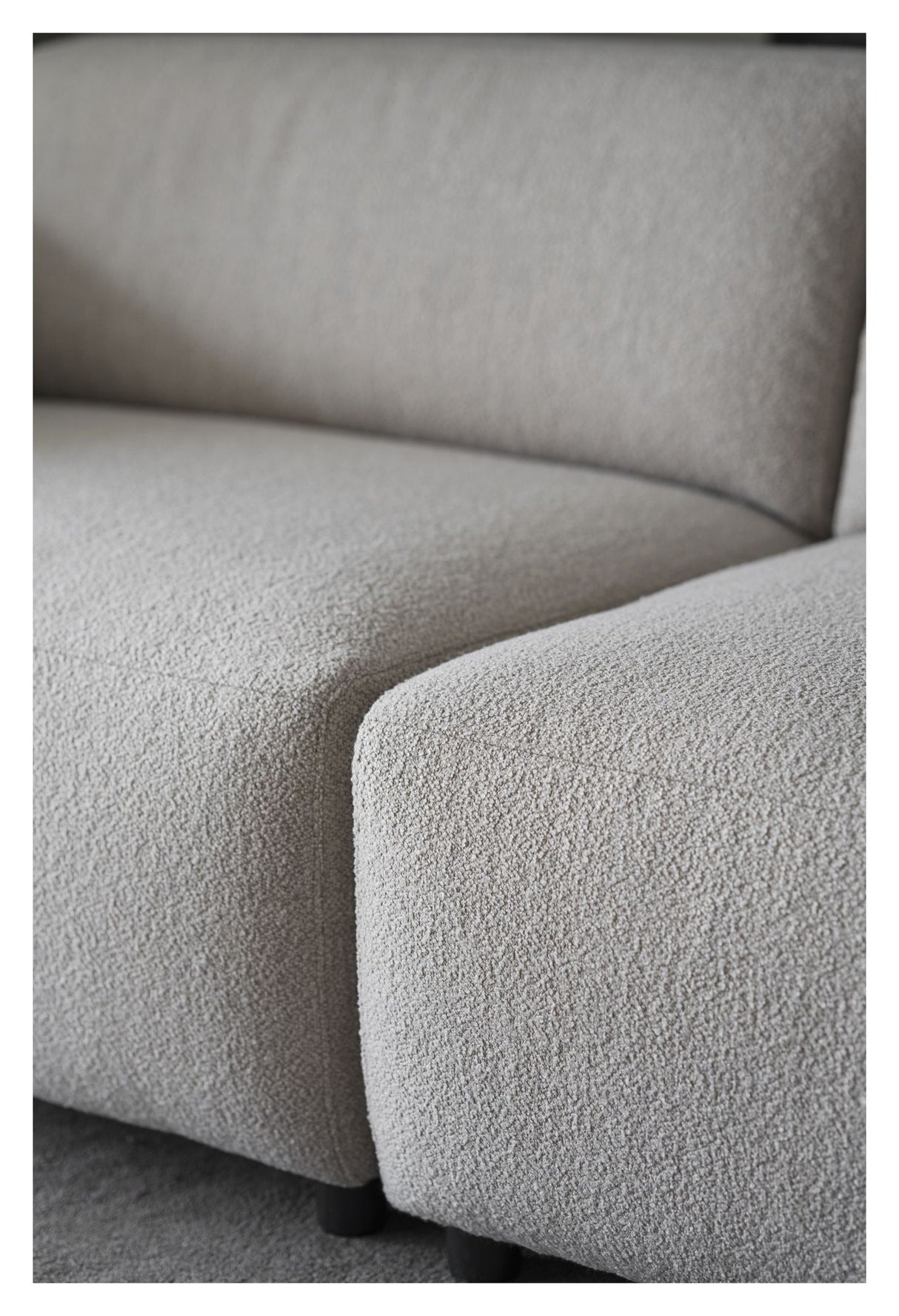 Willard Sofa 3-pers., Lys beige stof - Unoliving.com