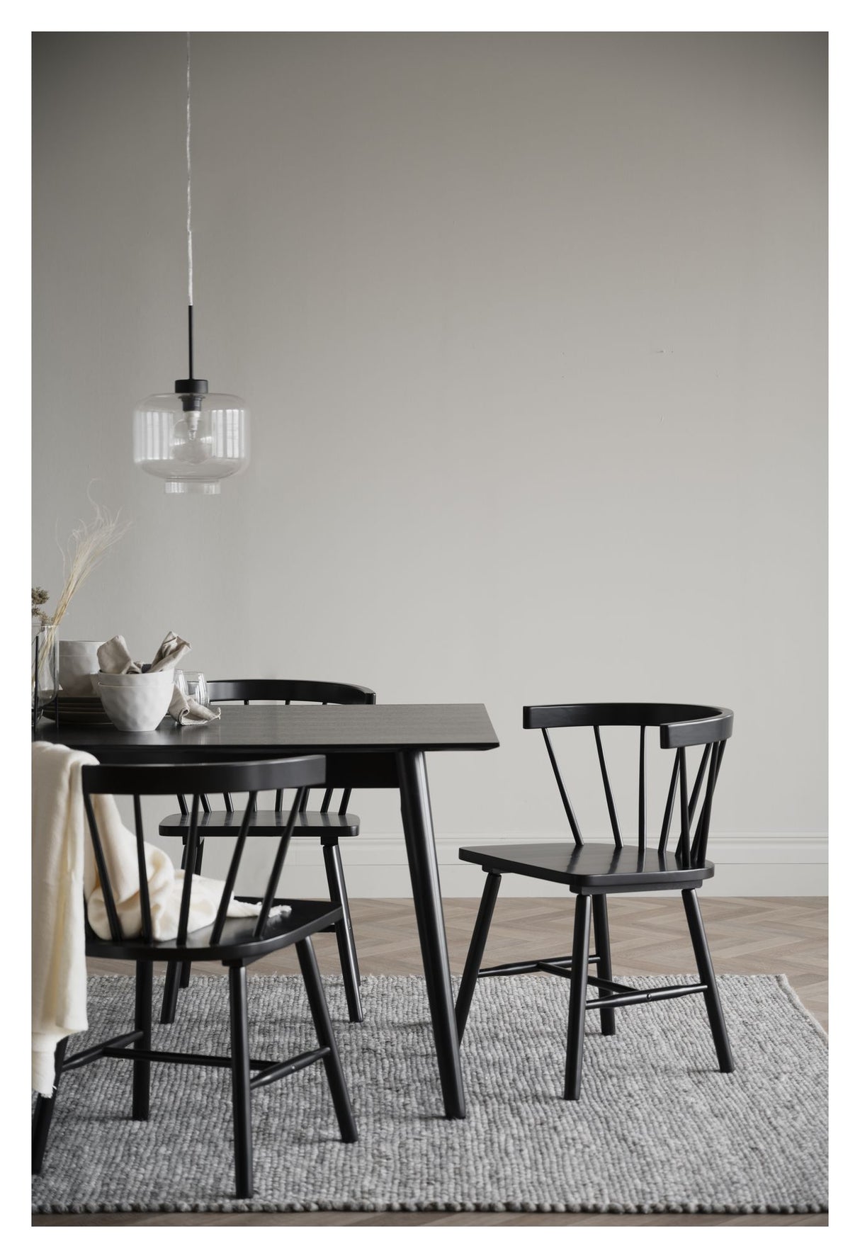 Lotta Spisebord, 180x90, Sort Askefinér - Unoliving.com