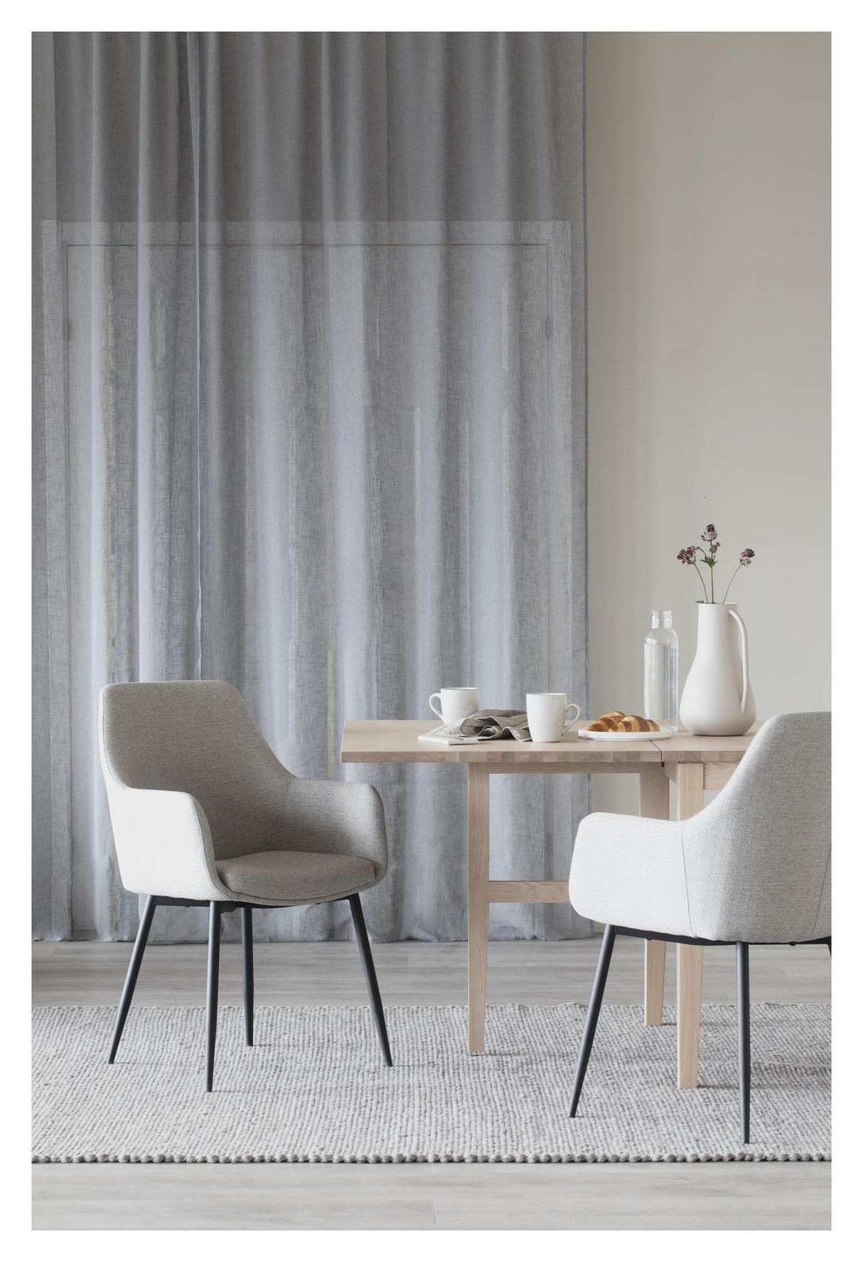 Reily Spisebordsstol m. armlæn, Beige/Sort - Unoliving.com