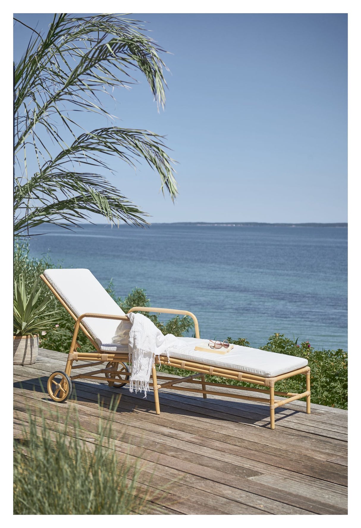 Josephine Exterior Solvogn, Alu-Rattan - Unoliving.com