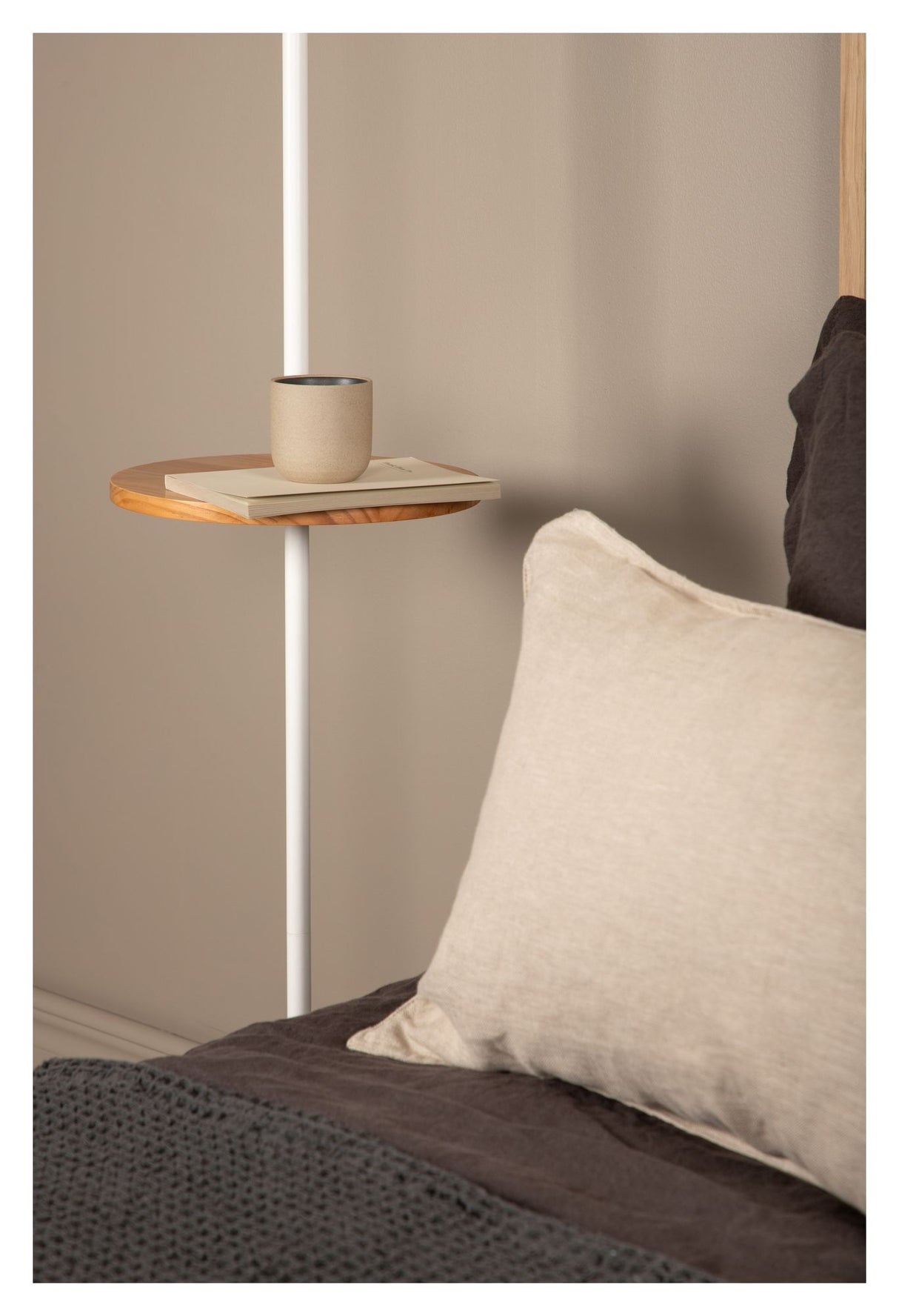 Hattman Gulvlampe, Hvid/marmor/Linen - Unoliving.com