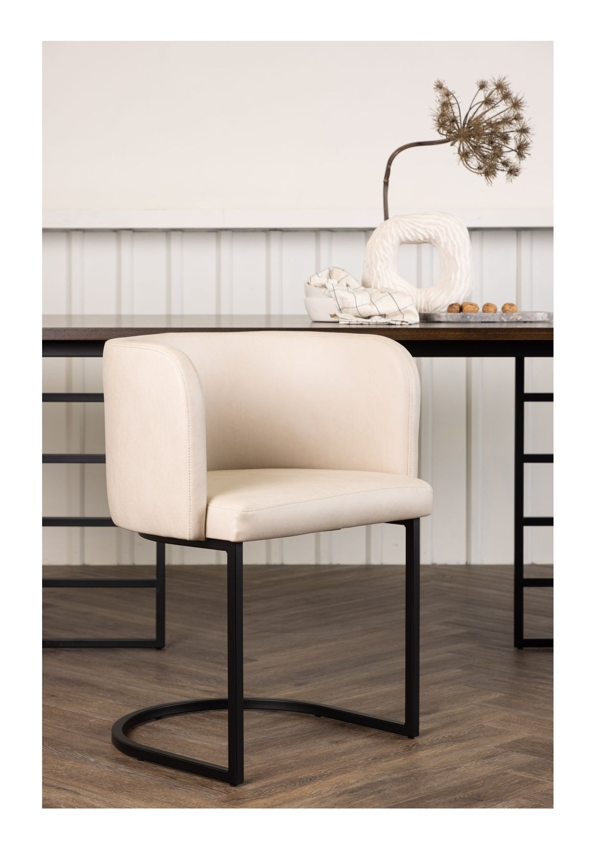 Simrishamn Spisebordsstol, Polyester, Beige - Unoliving.com